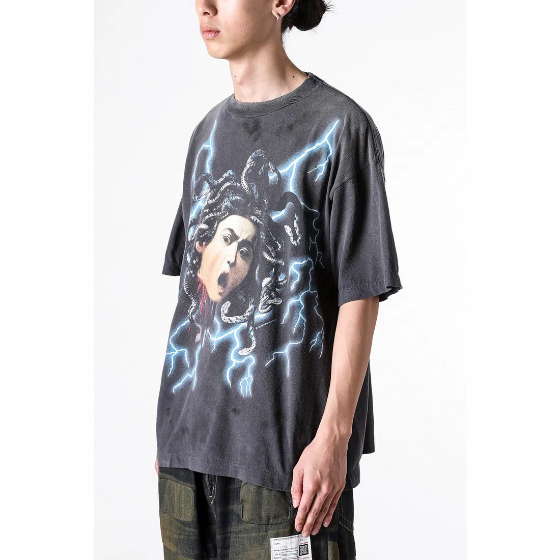 SAINT Mxxxxxx MEDUSA SS TEE/BLK Medusa Hydra retro sulfur-dyed short-sleeves, washed black S-XL, cylindrical fabric with no side seams, the open width is almost meaningless, Assute ready-to-wear dyeing, the whole piece faded, collar and cuffs frayed, many hangings, oversized printing position, genuine level restoration, customized joint main mark/wash mark/with little angel anti-counterfeiting